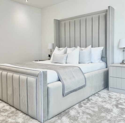 Cove Bed with White Piping